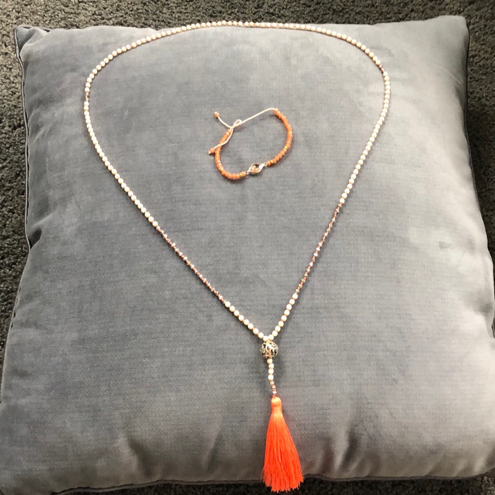 Necklace and bracelet set